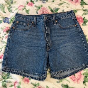 Levi's High Waisted Shorts W34